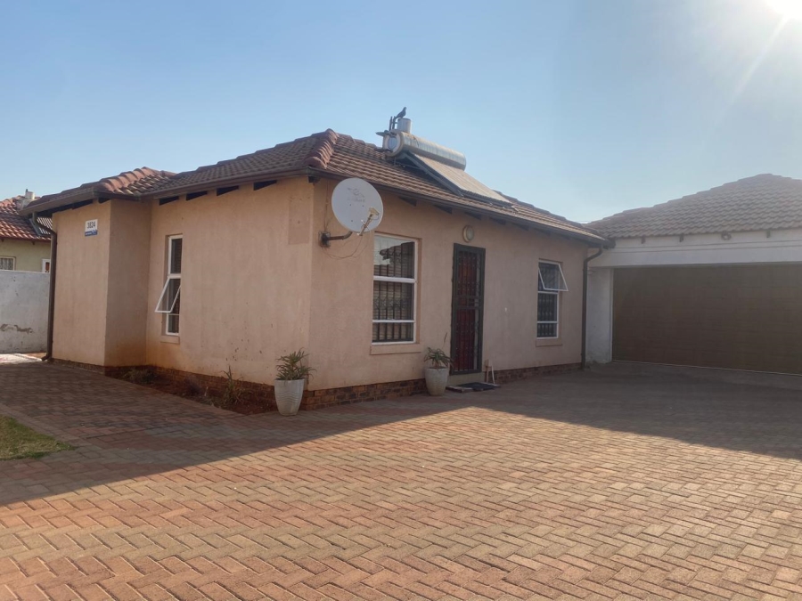 To Let 2 Bedroom Property for Rent in Lehae Gauteng