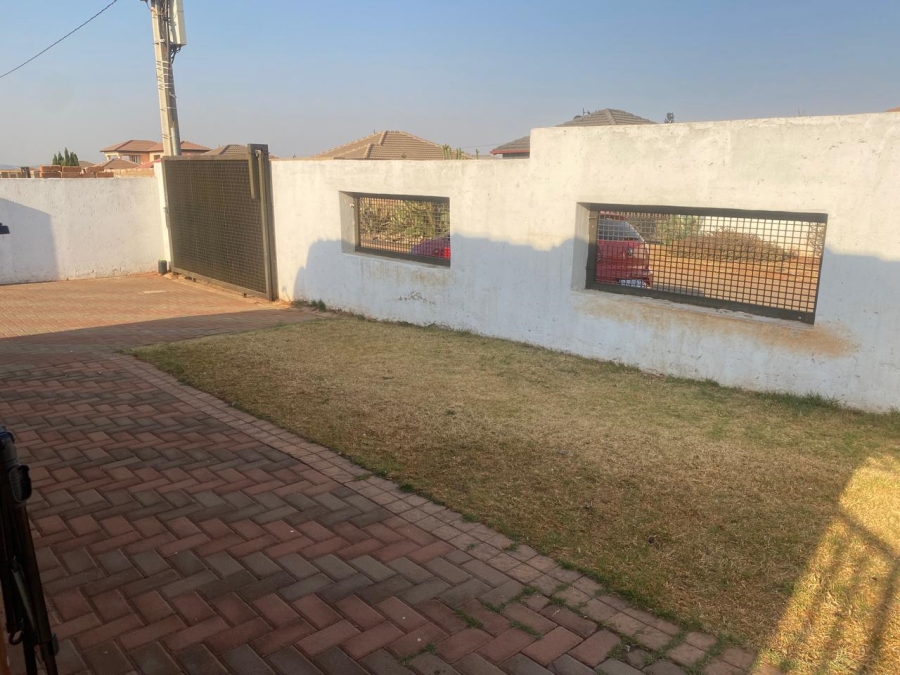 To Let 2 Bedroom Property for Rent in Lehae Gauteng