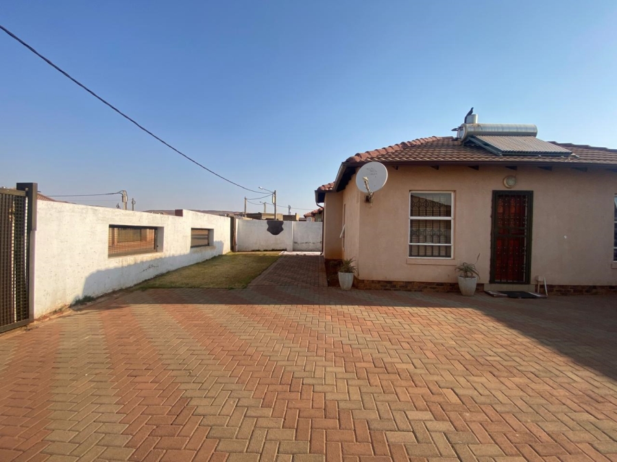 To Let 2 Bedroom Property for Rent in Lehae Gauteng