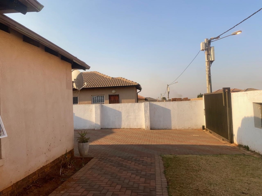 To Let 2 Bedroom Property for Rent in Lehae Gauteng