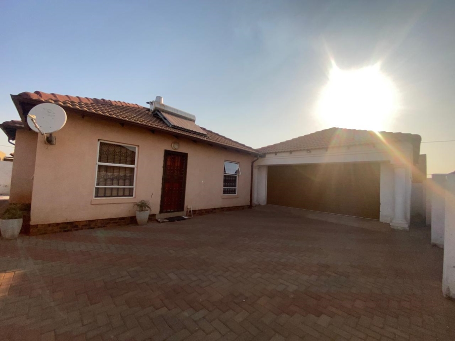 To Let 2 Bedroom Property for Rent in Lehae Gauteng