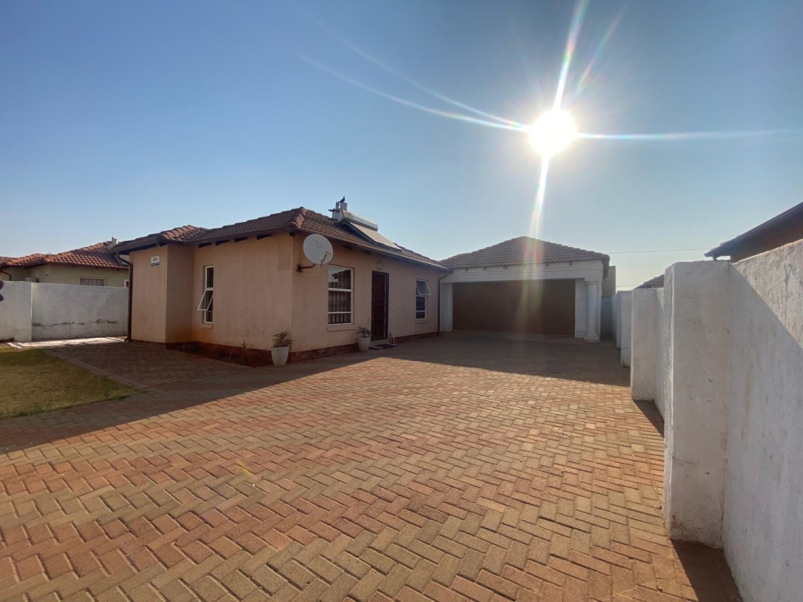 To Let 2 Bedroom Property for Rent in Lehae Gauteng