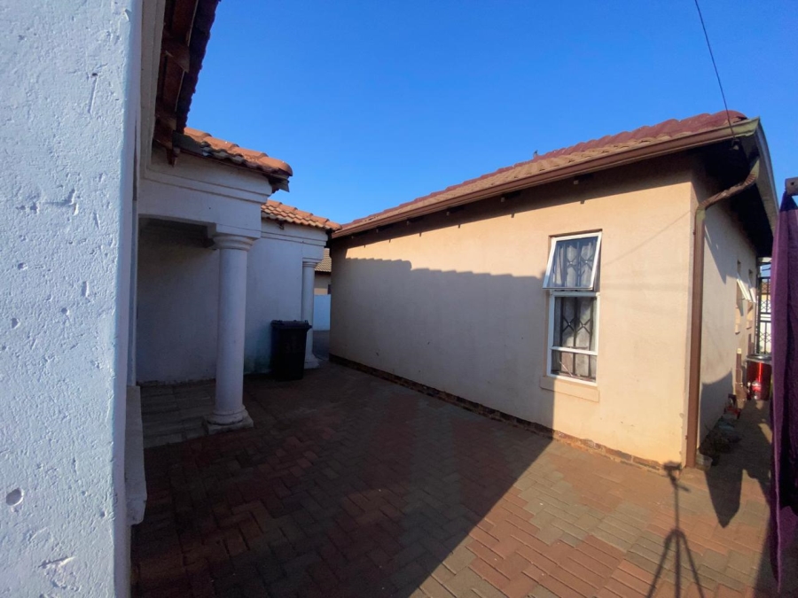 To Let 2 Bedroom Property for Rent in Lehae Gauteng