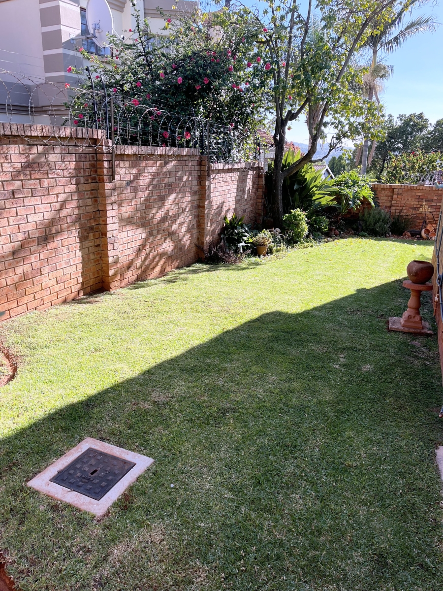 2 Bedroom Property for Sale in Faerie Glen Gauteng