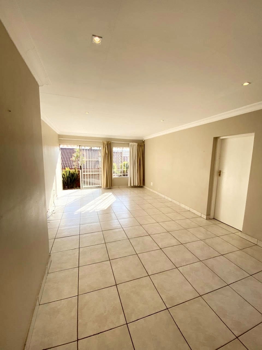 2 Bedroom Property for Sale in Faerie Glen Gauteng