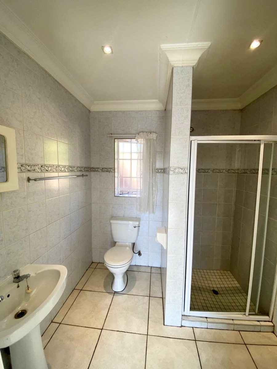 2 Bedroom Property for Sale in Faerie Glen Gauteng