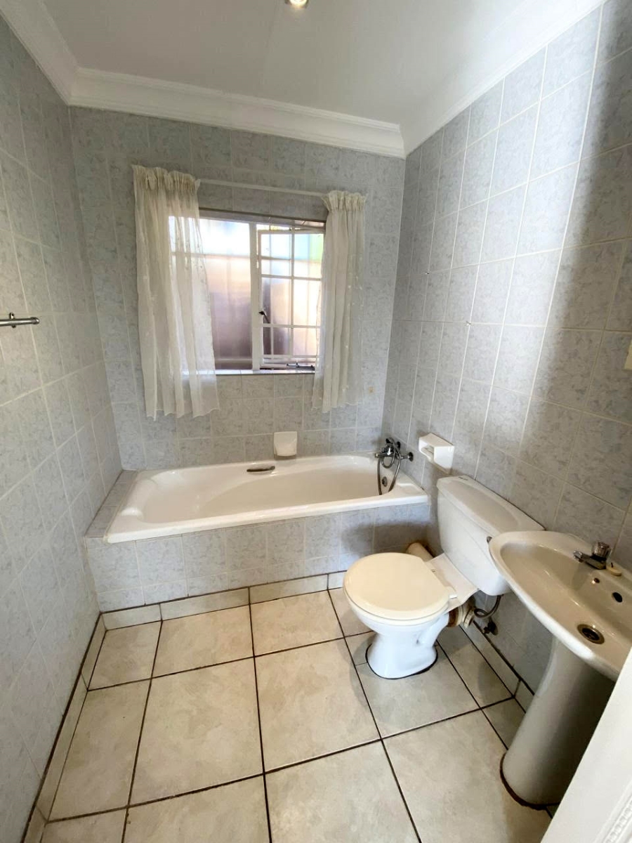 2 Bedroom Property for Sale in Faerie Glen Gauteng