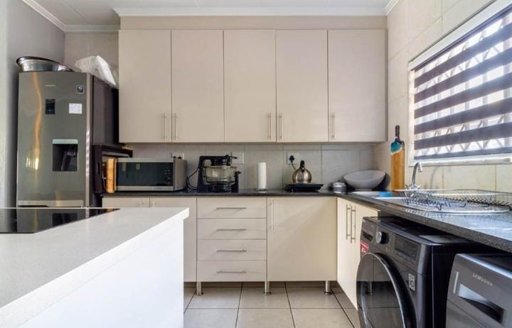 2 Bedroom Property for Sale in Sunninghill Gauteng