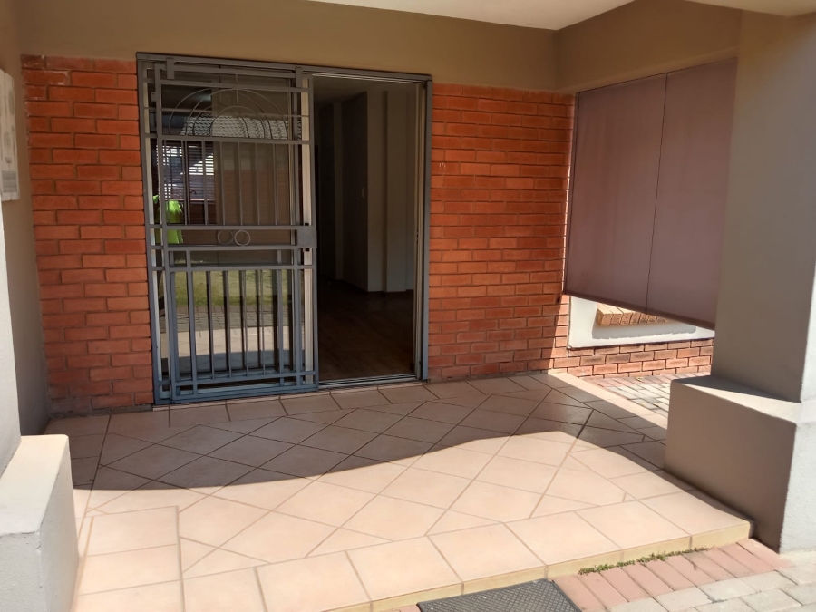 To Let 2 Bedroom Property for Rent in Die Hoewes Gauteng