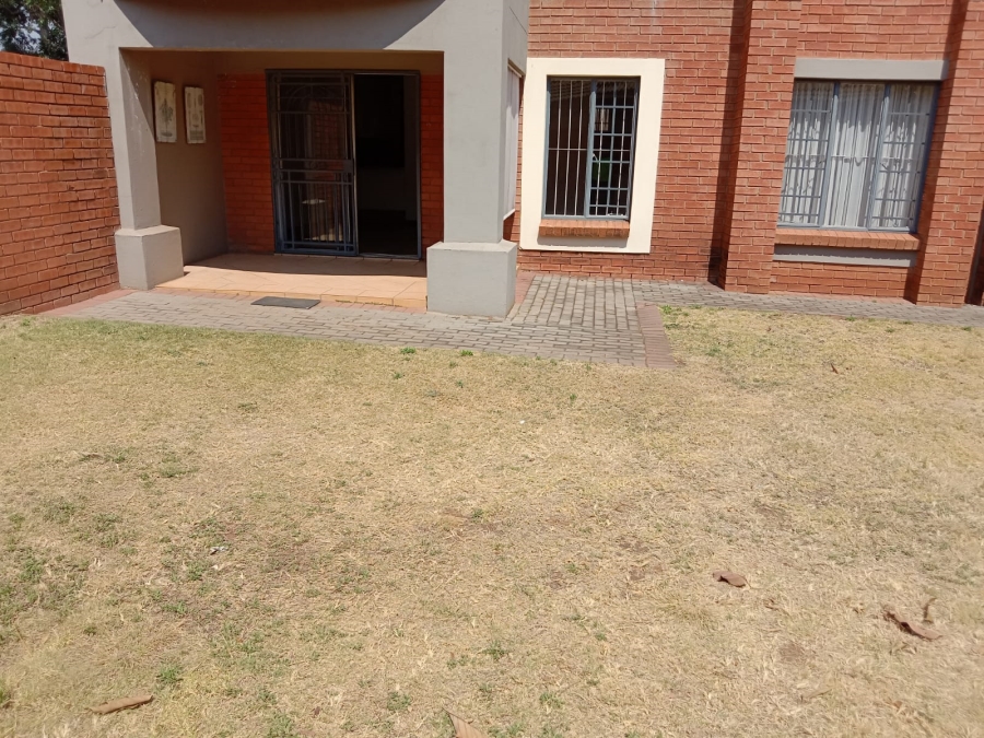 To Let 2 Bedroom Property for Rent in Die Hoewes Gauteng