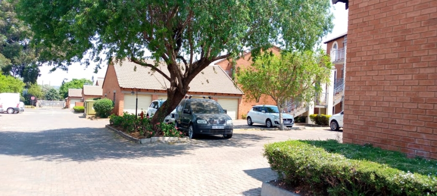 To Let 2 Bedroom Property for Rent in Die Hoewes Gauteng