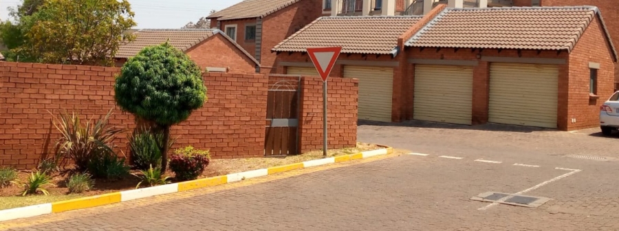 To Let 2 Bedroom Property for Rent in Die Hoewes Gauteng