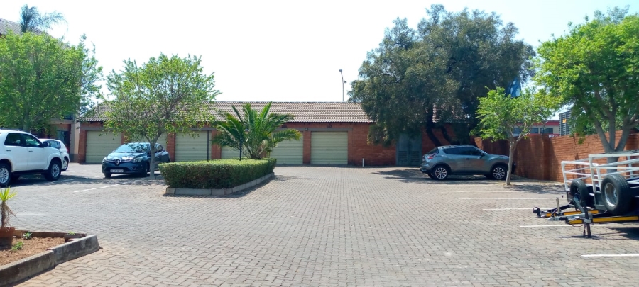 To Let 2 Bedroom Property for Rent in Die Hoewes Gauteng