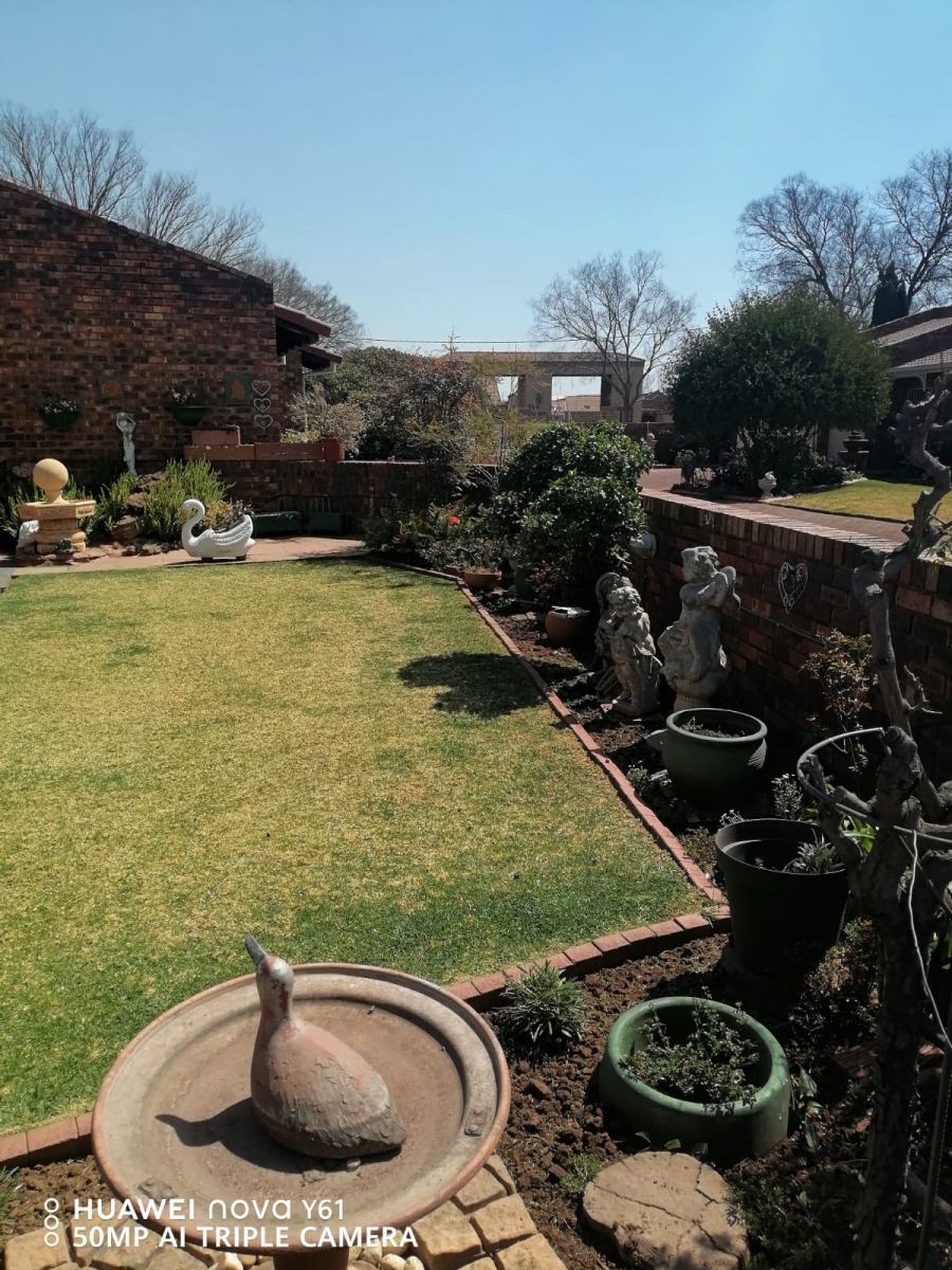 To Let 3 Bedroom Property for Rent in Three Rivers Gauteng