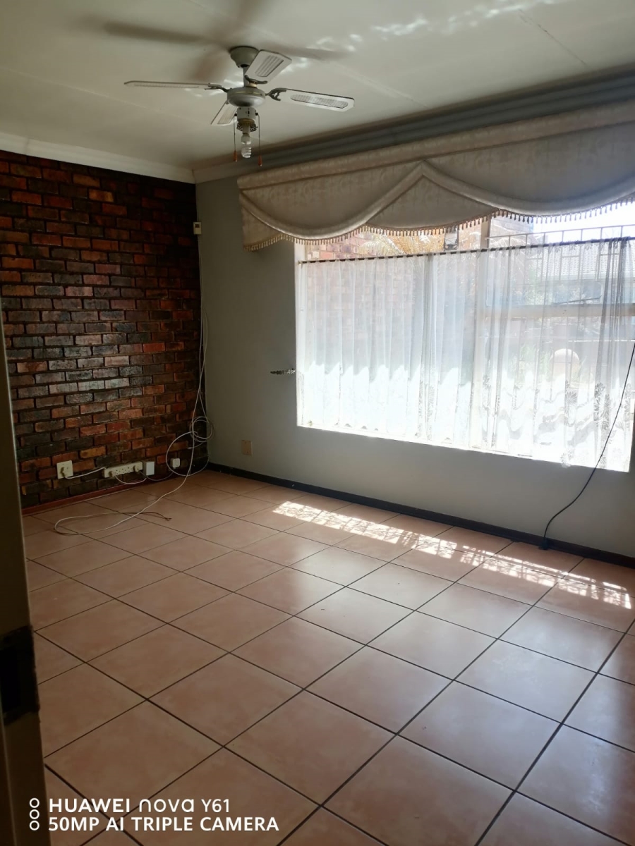 To Let 3 Bedroom Property for Rent in Three Rivers Gauteng