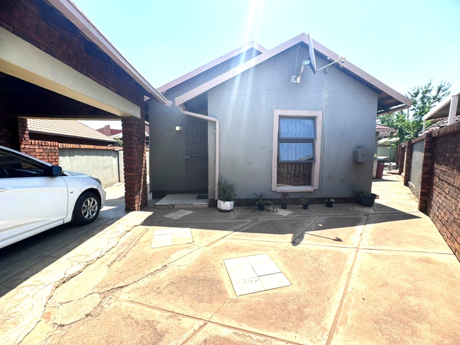 3 Bedroom Property for Sale in Protea North Gauteng