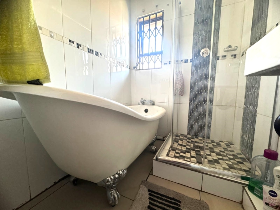 3 Bedroom Property for Sale in Protea North Gauteng