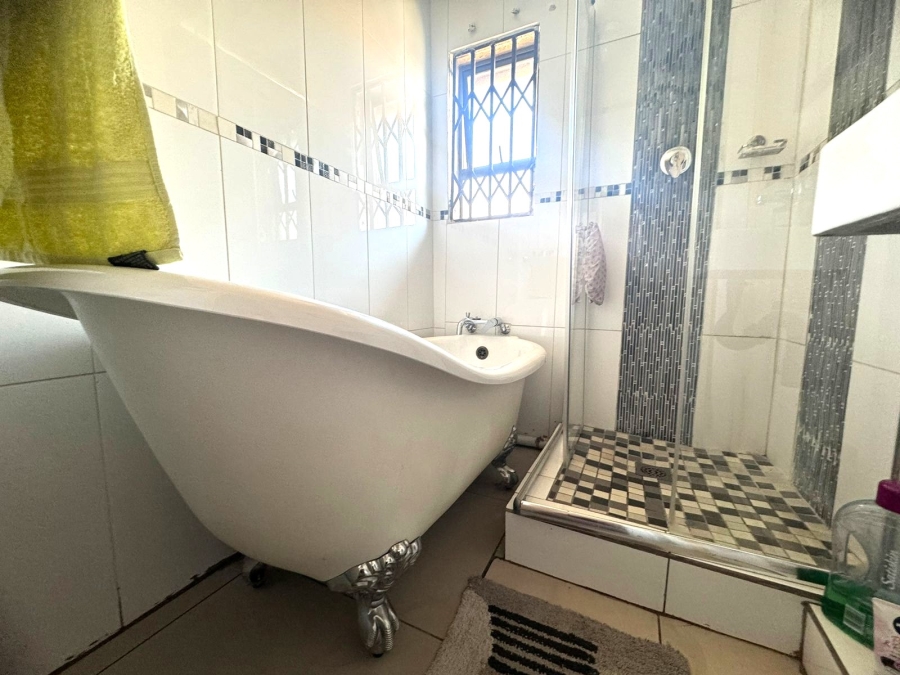 3 Bedroom Property for Sale in Protea North Gauteng