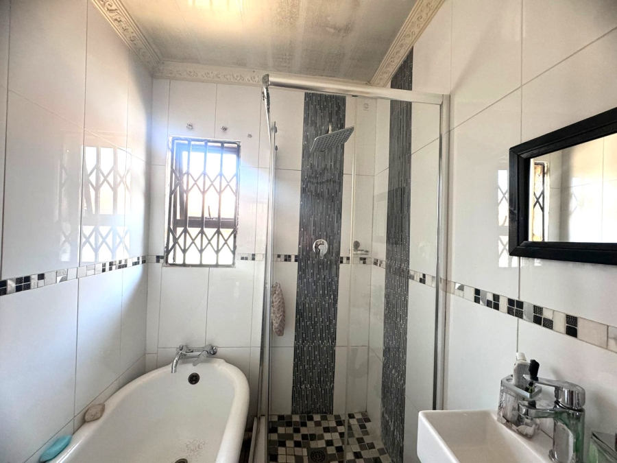 3 Bedroom Property for Sale in Protea North Gauteng