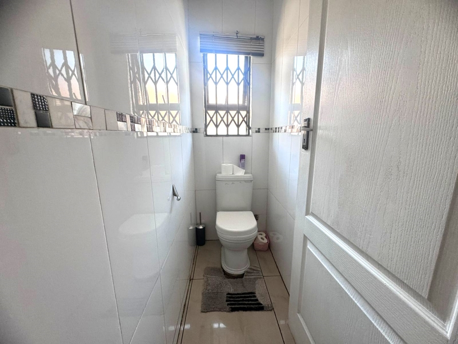 3 Bedroom Property for Sale in Protea North Gauteng