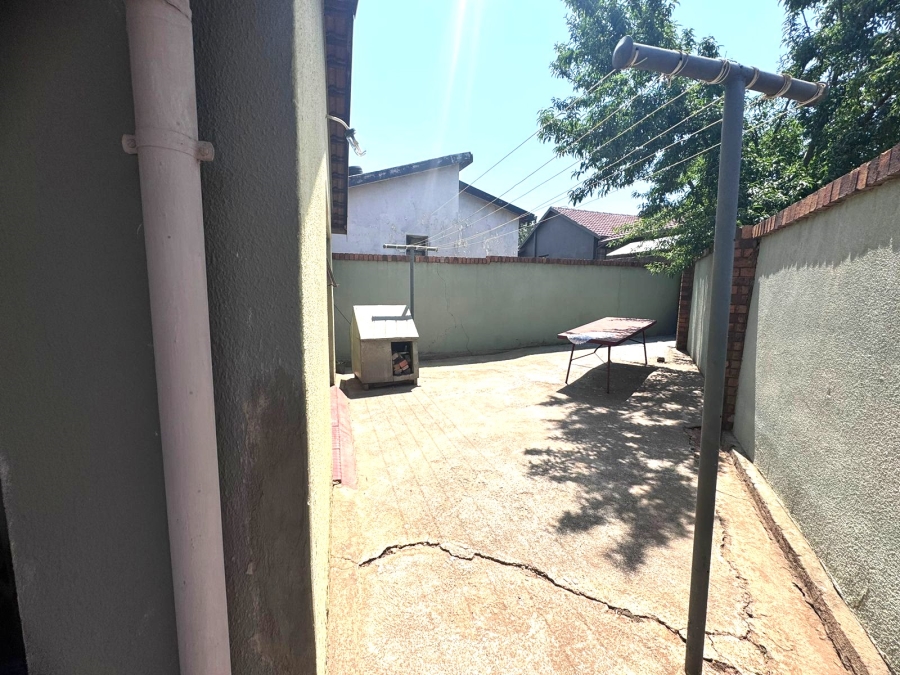 3 Bedroom Property for Sale in Protea North Gauteng