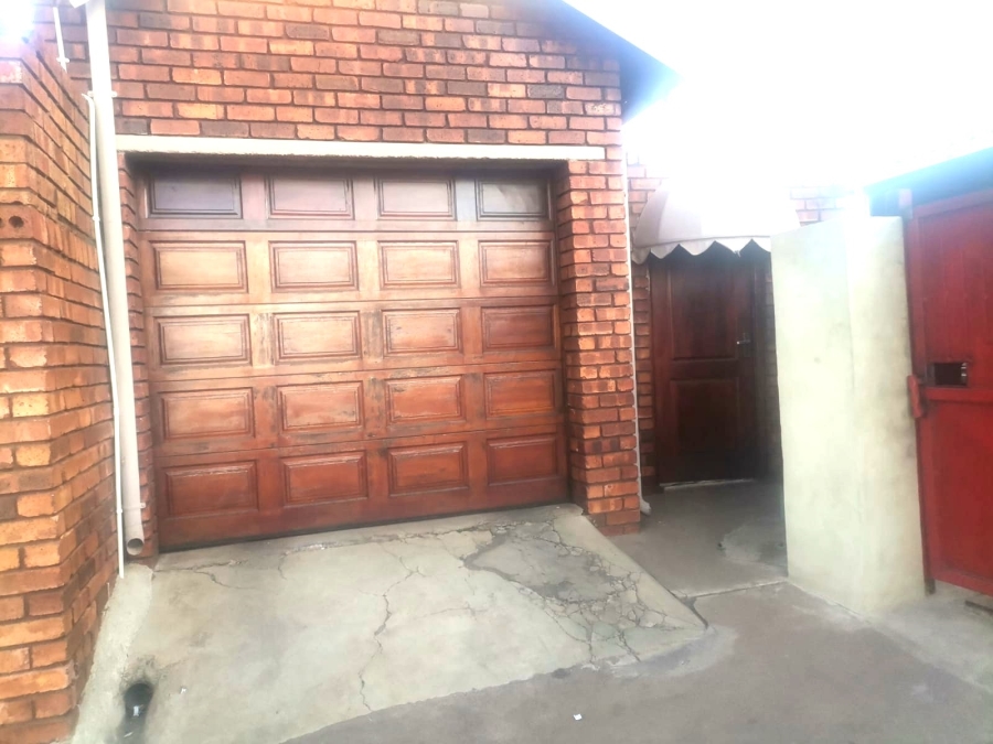 3 Bedroom Property for Sale in Protea North Gauteng