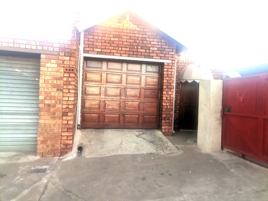 3 Bedroom Property for Sale in Protea North Gauteng