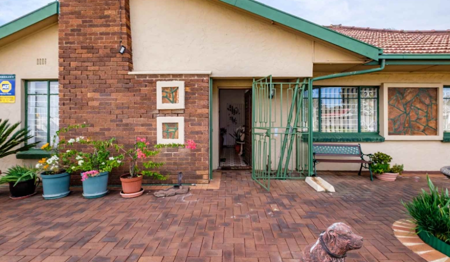 4 Bedroom Property for Sale in Towerby Gauteng