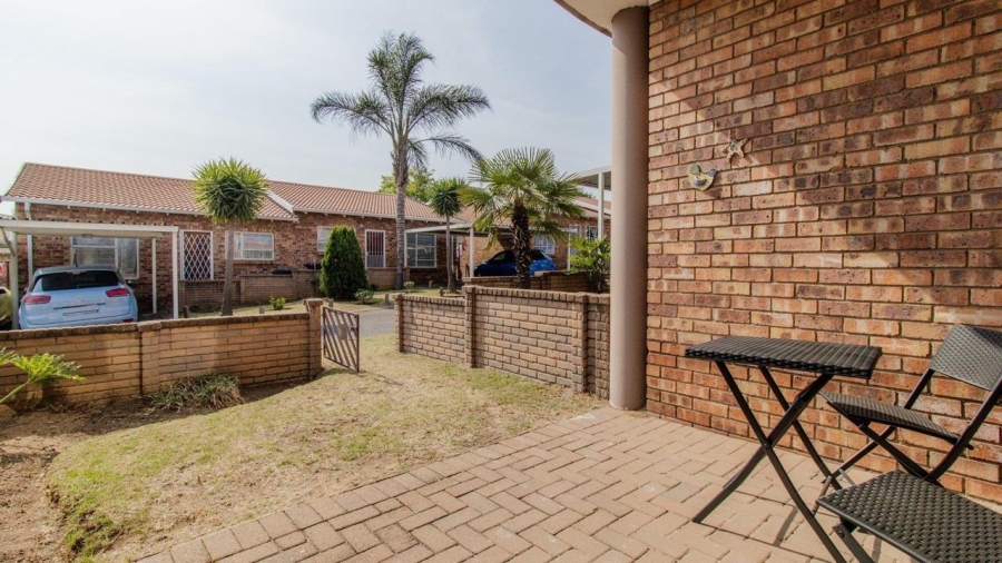 2 Bedroom Property for Sale in Liefde en Vrede Gauteng