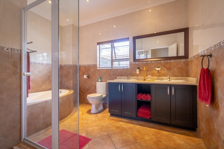 4 Bedroom Property for Sale in Featherbrooke Estate Gauteng