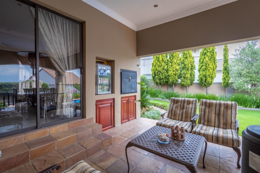 4 Bedroom Property for Sale in Featherbrooke Estate Gauteng