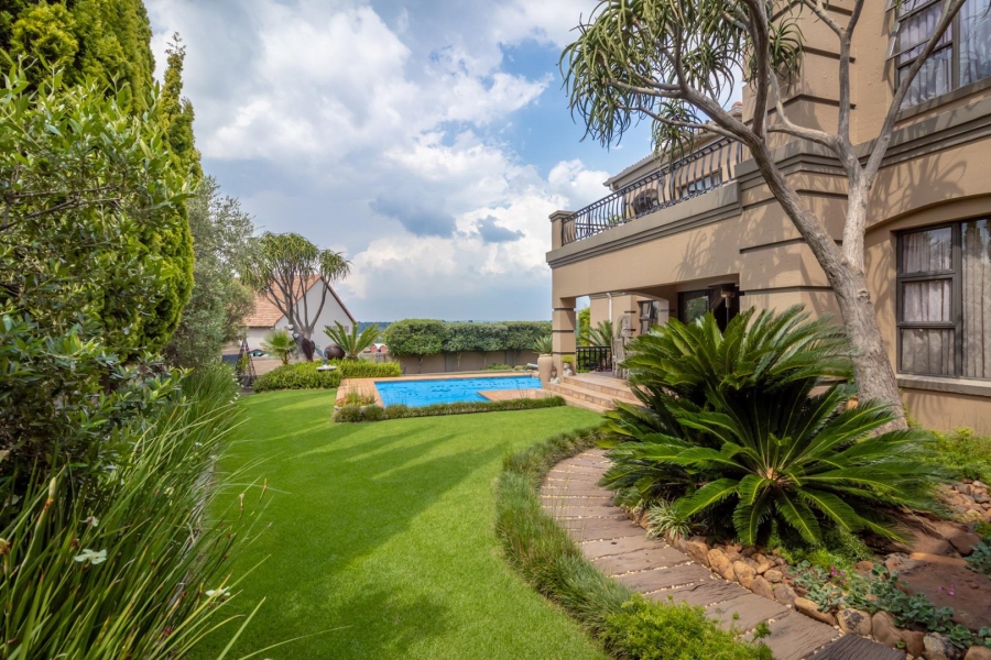 4 Bedroom Property for Sale in Featherbrooke Estate Gauteng