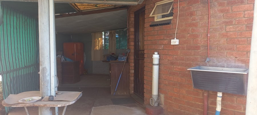 8 Bedroom Property for Sale in Pretoria North Gauteng