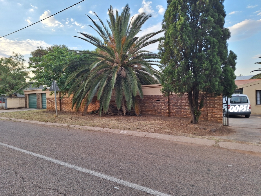 3 Bedroom Property for Sale in East Lynne Gauteng