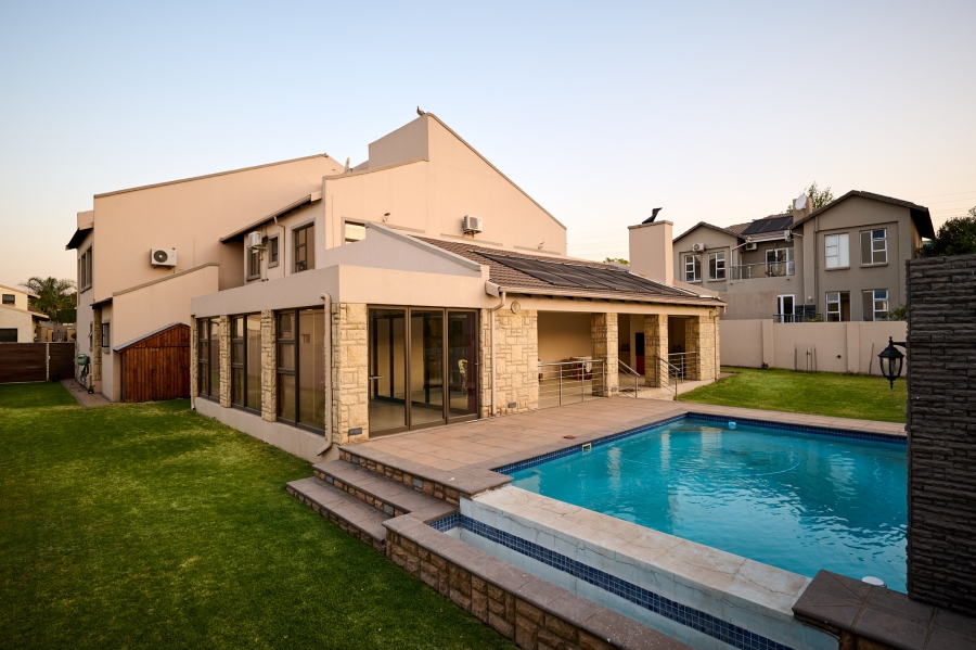 5 Bedroom Property for Sale in Carlswald North Estate Gauteng