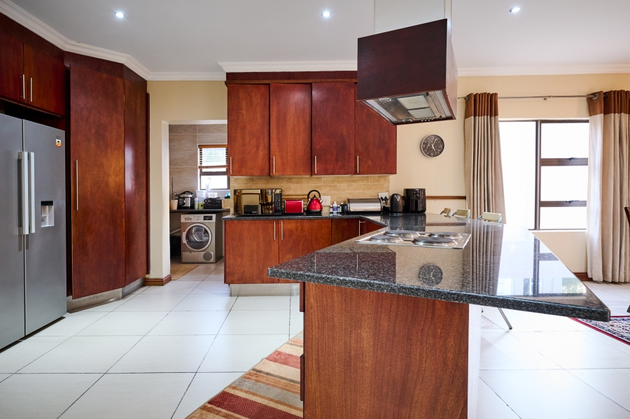 5 Bedroom Property for Sale in Carlswald North Estate Gauteng