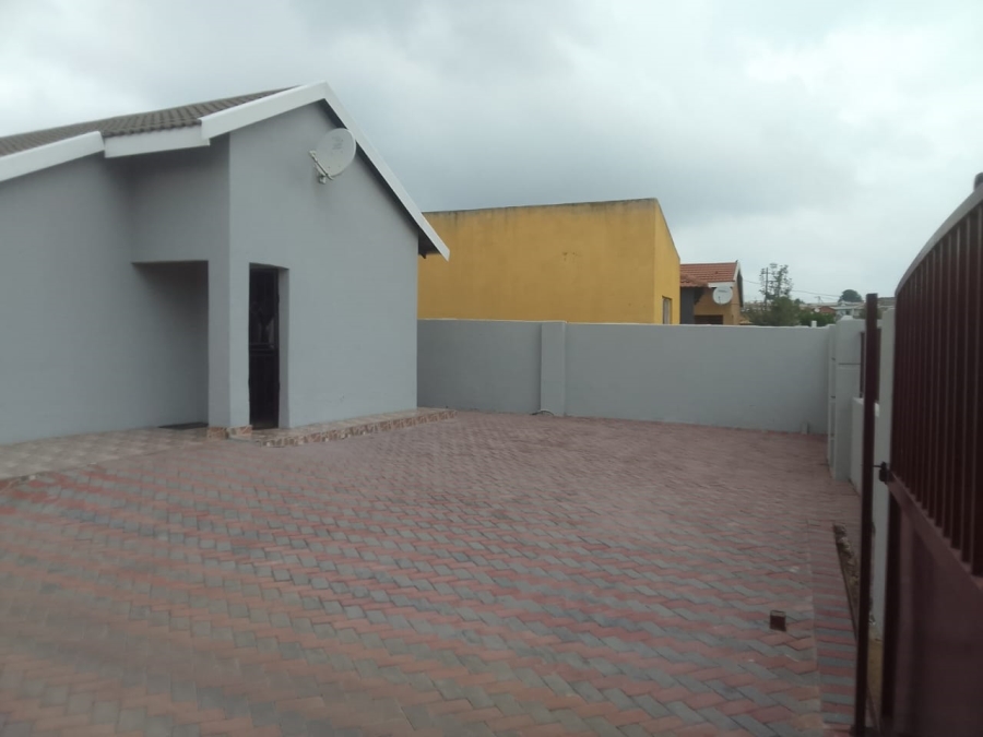 2 Bedroom Property for Sale in Cosmo City Gauteng