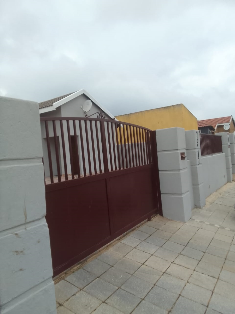 2 Bedroom Property for Sale in Cosmo City Gauteng