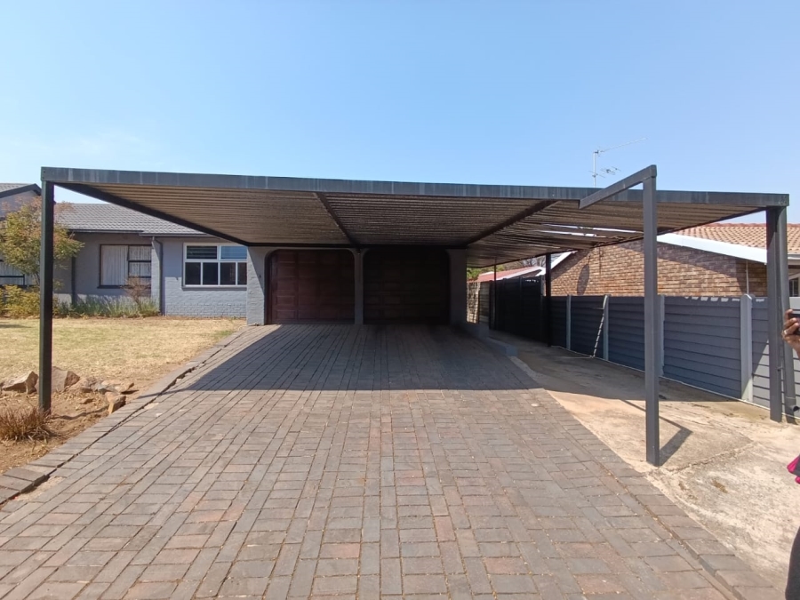 3 Bedroom Property for Sale in Brackendowns Gauteng