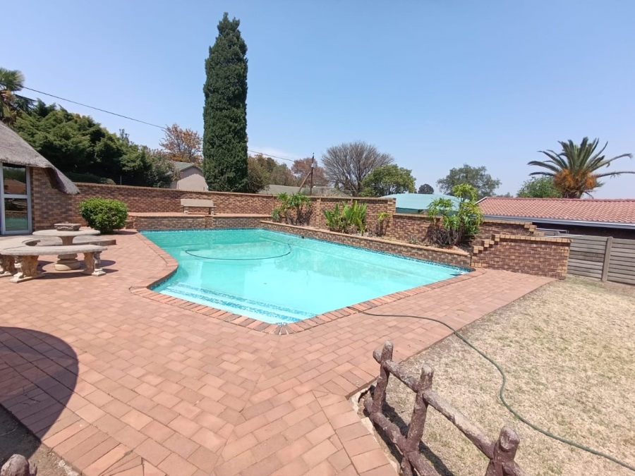 3 Bedroom Property for Sale in Brackendowns Gauteng