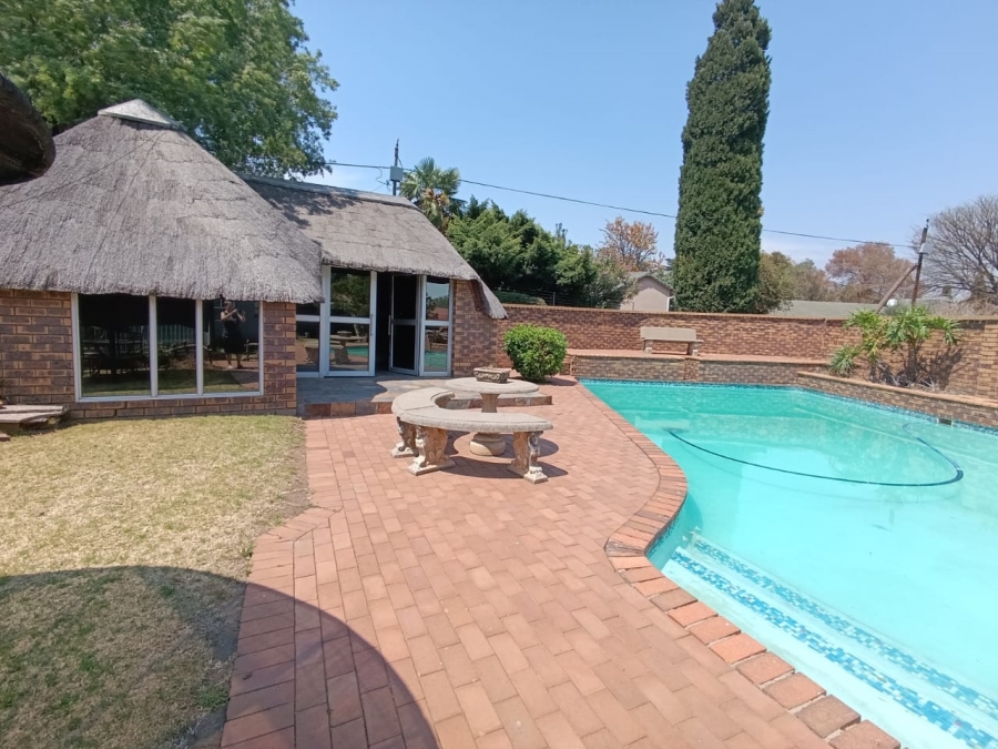 3 Bedroom Property for Sale in Brackendowns Gauteng