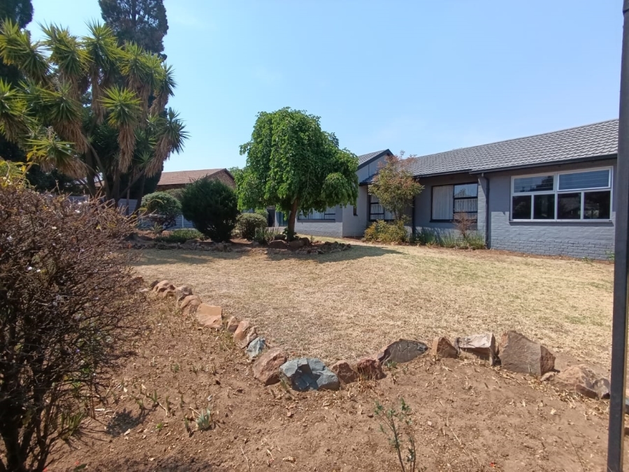 3 Bedroom Property for Sale in Brackendowns Gauteng