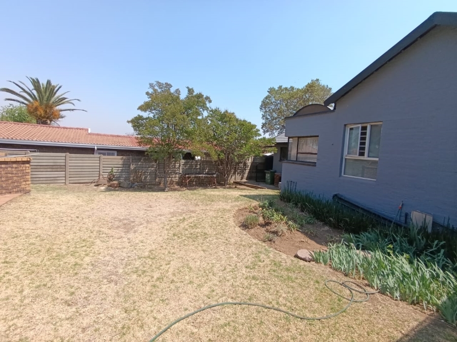 3 Bedroom Property for Sale in Brackendowns Gauteng