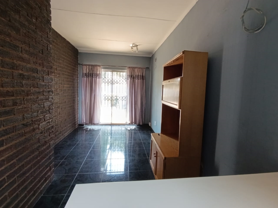 3 Bedroom Property for Sale in Brackendowns Gauteng