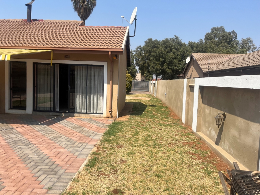 To Let 3 Bedroom Property for Rent in Mayberry Park Gauteng