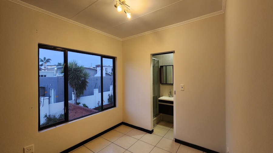 2 Bedroom Property for Sale in Greenstone Hill Gauteng