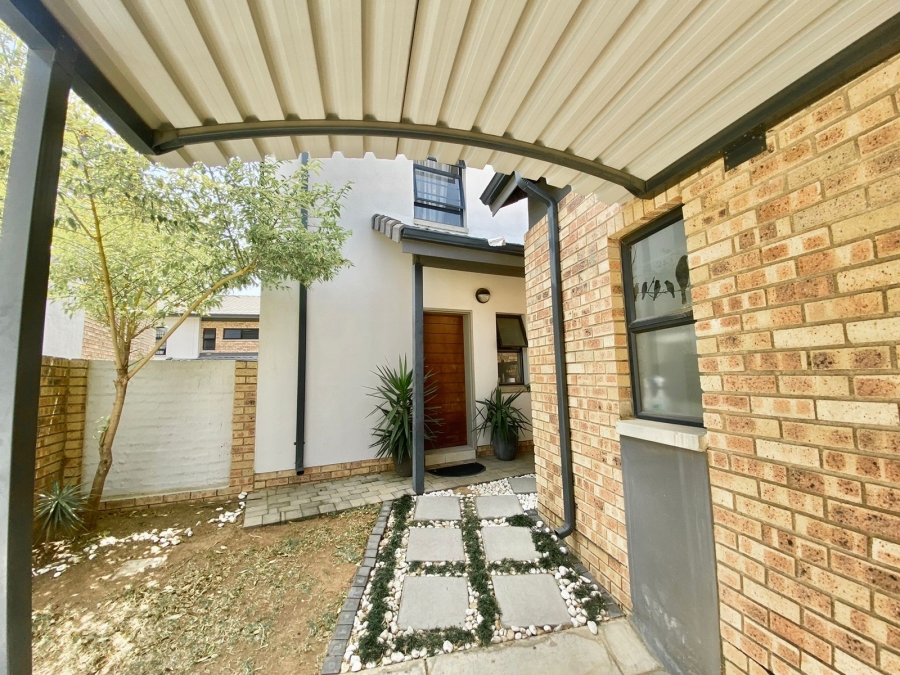 To Let 3 Bedroom Property for Rent in Amberfield Gauteng