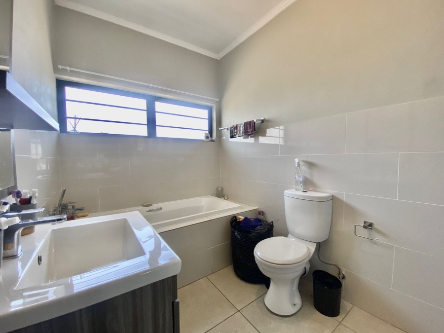 To Let 3 Bedroom Property for Rent in Amberfield Gauteng