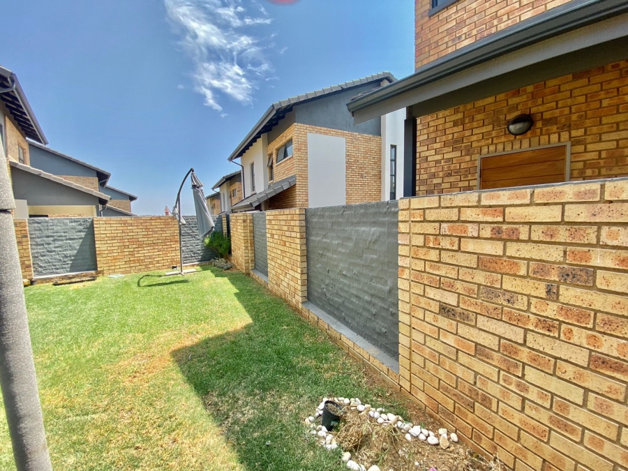 To Let 3 Bedroom Property for Rent in Amberfield Gauteng