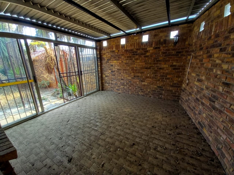 3 Bedroom Property for Sale in Birchleigh North Gauteng